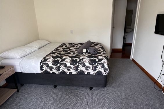 Deluxe Ensuite Room - double bed