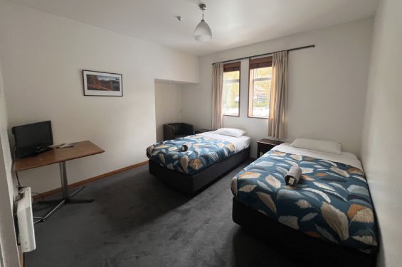 Twin Ensuite Room - beds